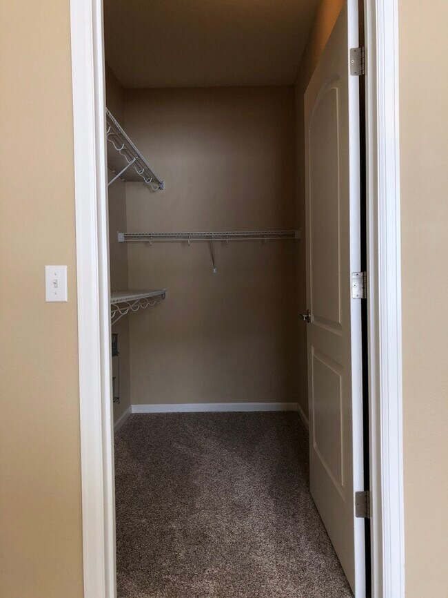 Building Photo - Stunning Condo in Palomino Park