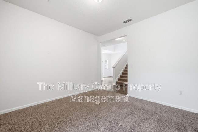 Building Photo - 7814 Meadow Walk Ln
