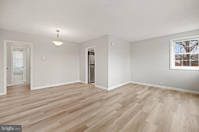 Building Photo - 235 N George Mason Dr