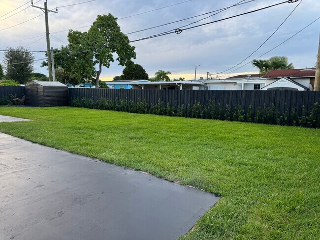 Building Photo - 8366 SW 37th St