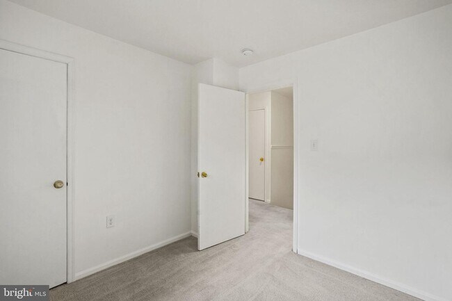 Building Photo - 9086 Brook Ford Rd