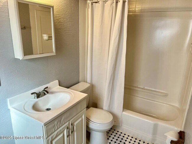 Building Photo - 441 Vickers St