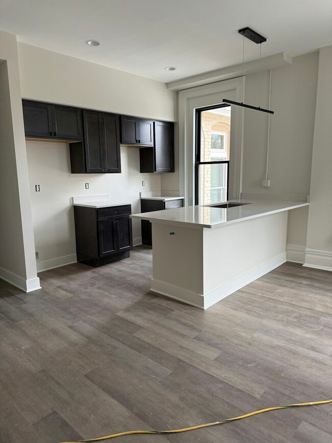 Building Photo - 106 E Erie St