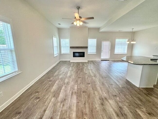 Building Photo - Now Leasing a 4-bedroom 2.5 bath home in O...