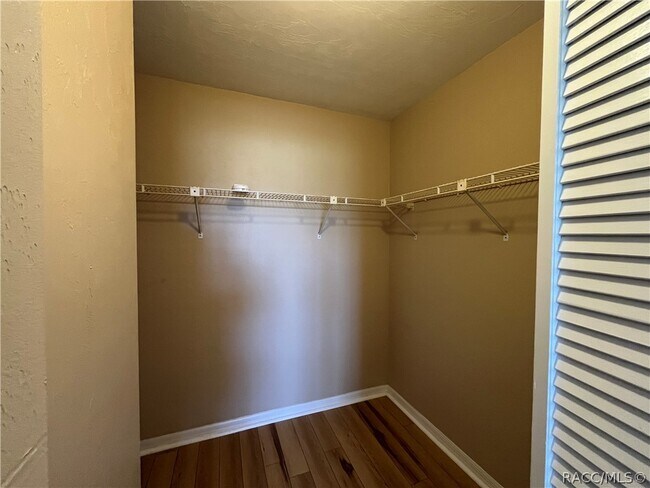 Building Photo - 790 E Gilchrist Ct