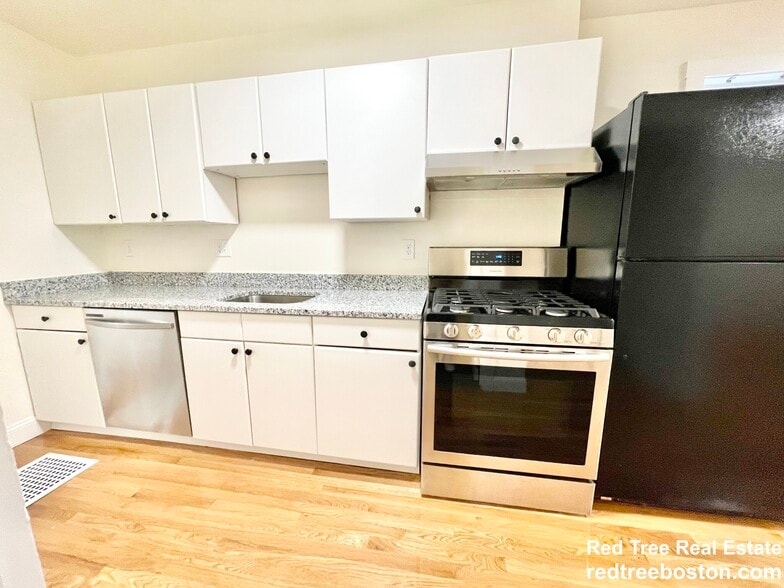 Building Photo - 523 E 3rd St