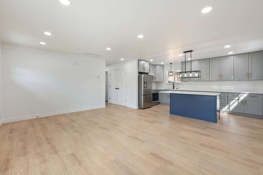 Building Photo - 1301 Clements Cir