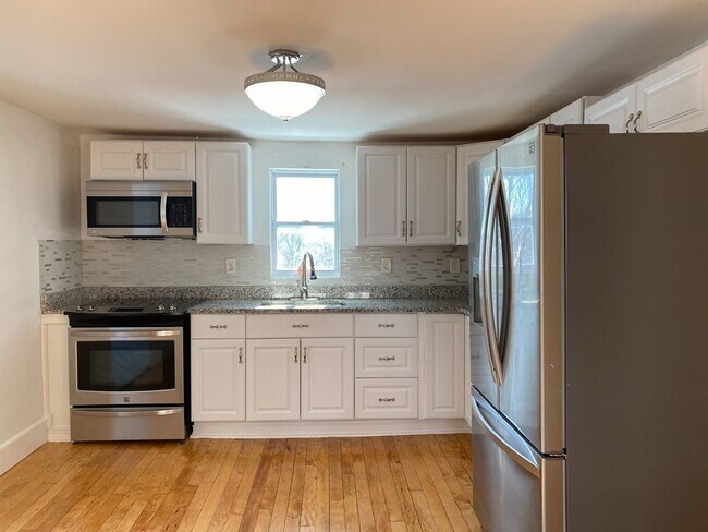 Building Photo - 576 Washington St