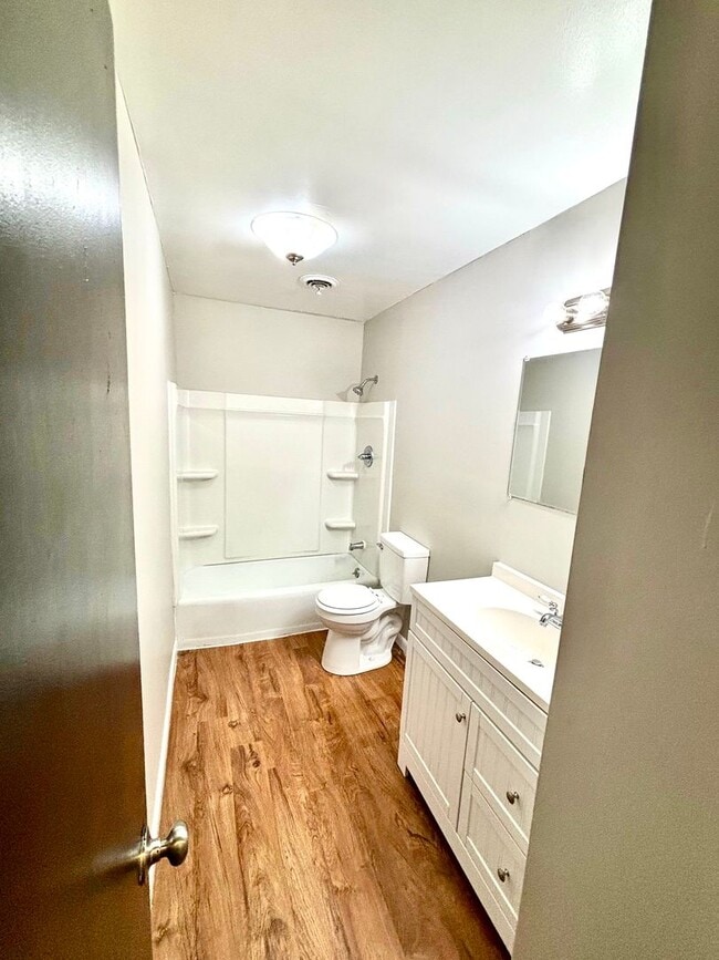 Building Photo - 904 Freeman! Move In Ready!