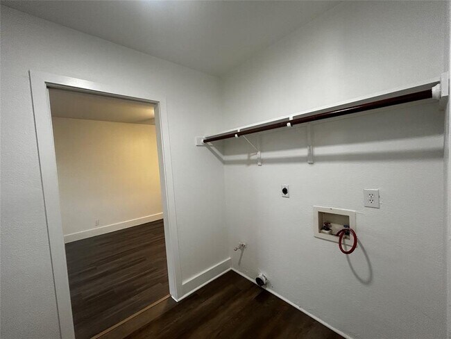 Building Photo - 5503 Burgundy Dr