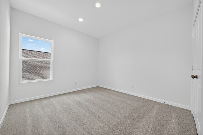 Building Photo - 27423 Sunterra Village Dr