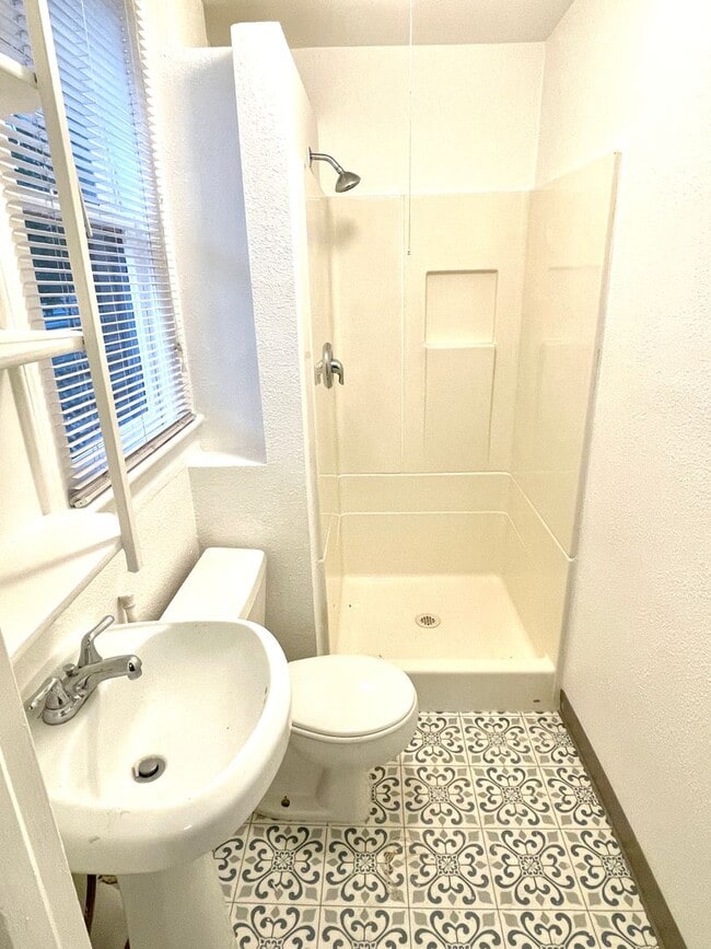 Building Photo - Buckman Beautifully Remodeled 1900 Craftsm...