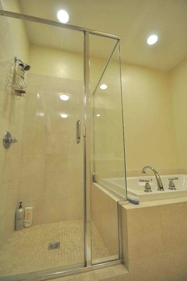 Building Photo - AVAILABLE JULY~ WONDERFUL CARMEL VALLEY 2BD/2.5BA CONDO! Only $3,595/mo!