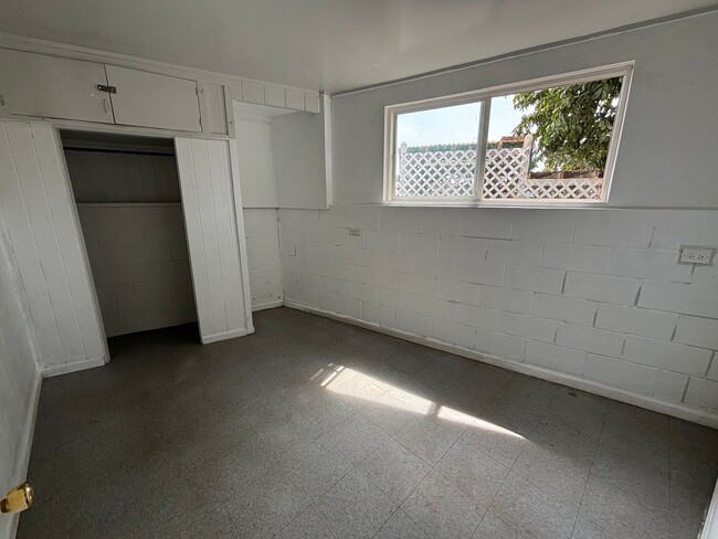 Building Photo - 1415 Kokea St