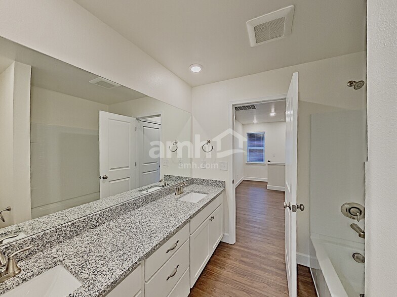 Building Photo - 13610 107th Ave Ct E
