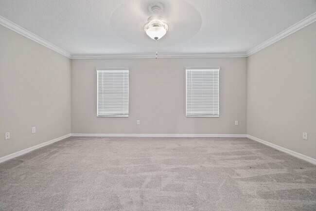 Building Photo - "Charming Gated community 3-Bed Retreat with Lake View & Granite Touches in Lutz!"