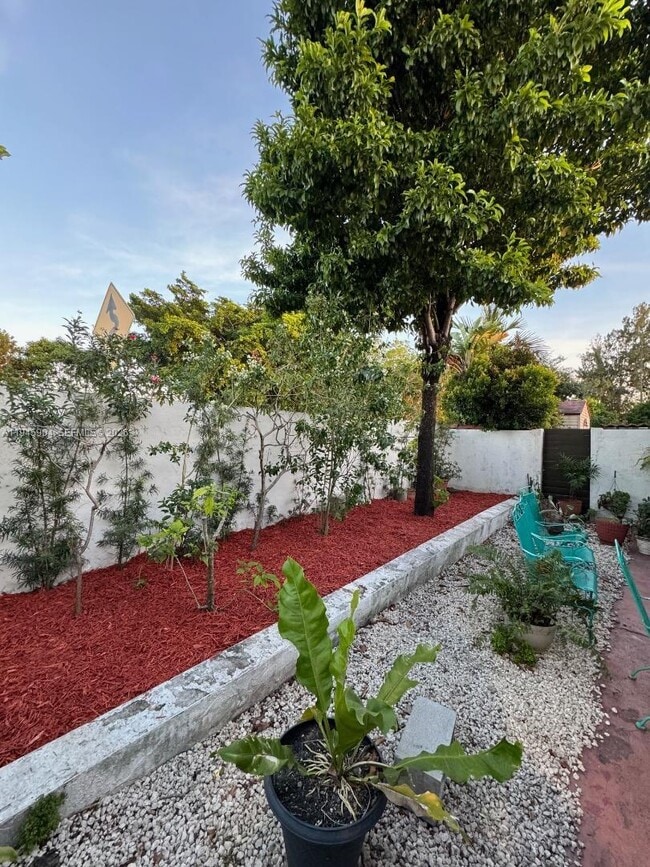 Building Photo - 1045 SW 122nd Ct