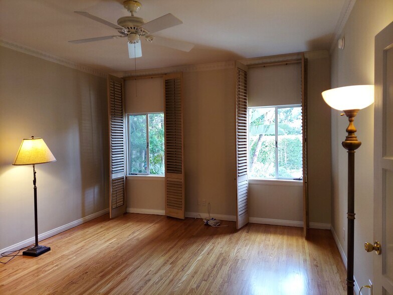 Building Photo - 755 N Harper Ave