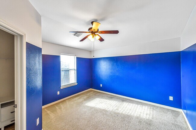 Building Photo - 20243 Sunset Ranch Dr