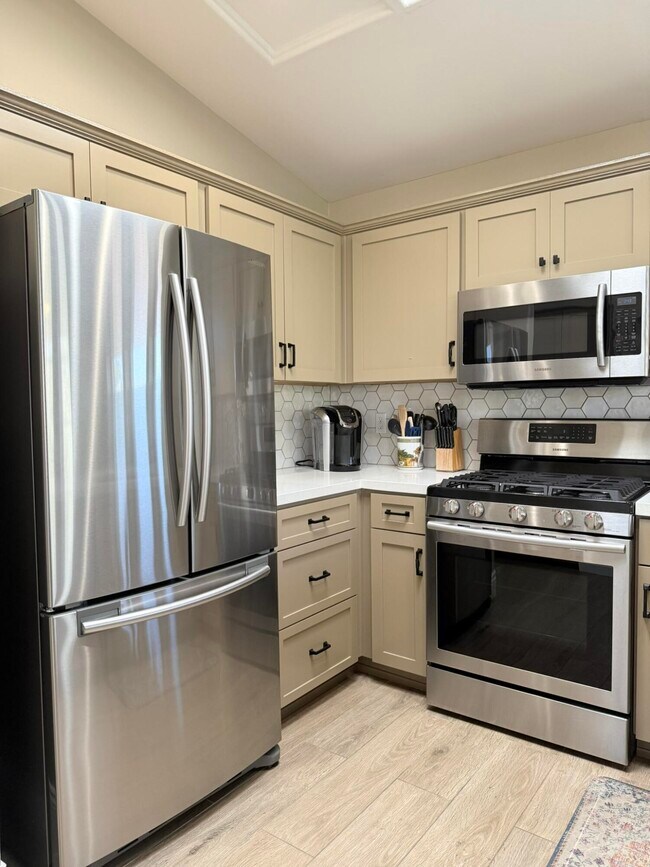 Building Photo - 37358 Westridge Ave