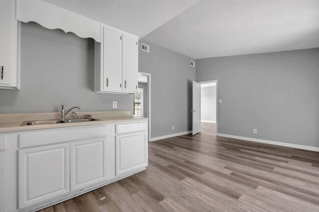 Building Photo - 27 Sierra Rd