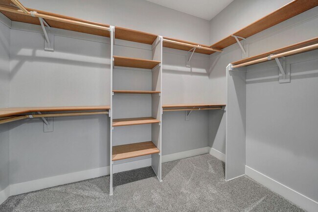 Building Photo - Beautiful Luxury Townhome