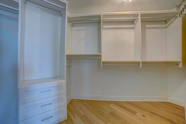 Building Photo - 440 N McClurg Ct