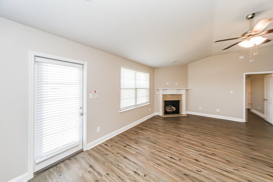Building Photo - 3441 Sabra Ln