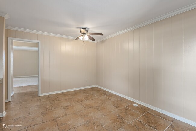 Building Photo - 10142 Carlsbad Dr
