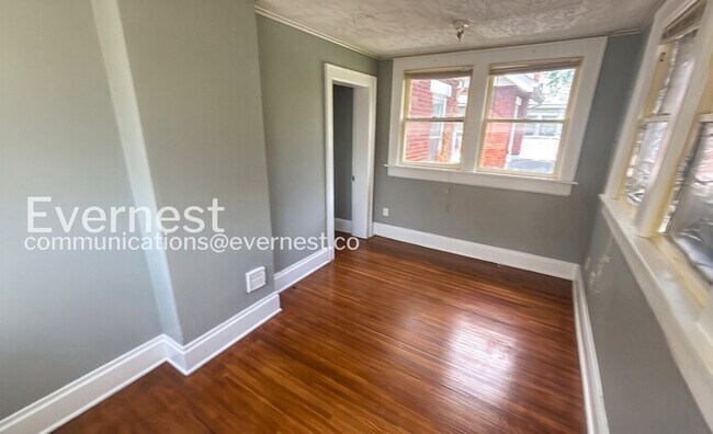 Building Photo - Spacious 4 Bed, 2 Bath Home with Fenced Yard and Stainless Steel Appliances | Pet Friendly | Avai...