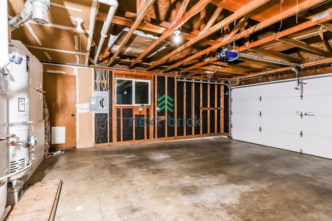 Building Photo - 3 Bed and 2 Bath Stunning Single-family Home is Available for Rent!