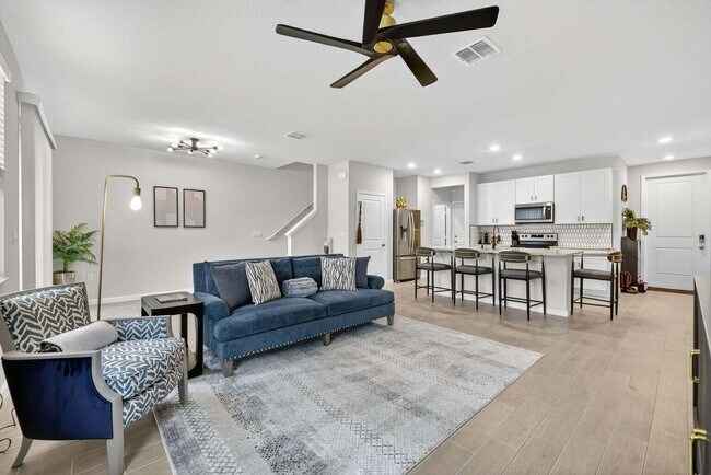 Building Photo - 5652 SE Edgewater Cir