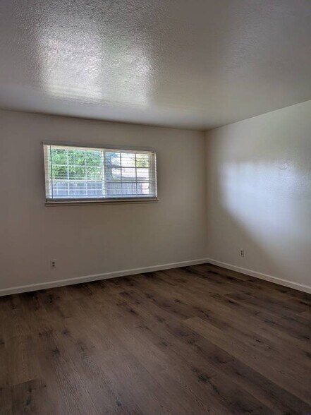 Building Photo - 9279 Corinthian Cir