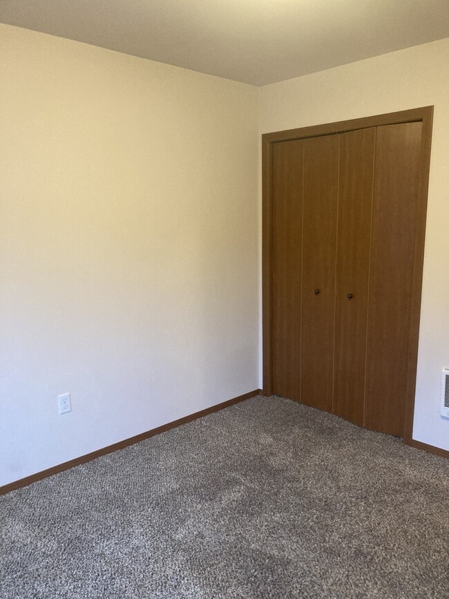 Building Photo - 24215 10th Ave S