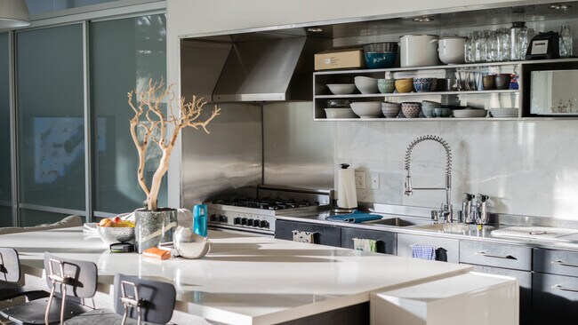 Building Photo - 4080 Glencoe Ave