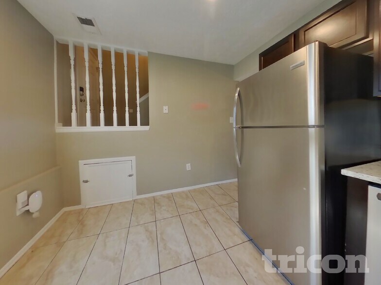 Building Photo - 1051 Dorset Dr