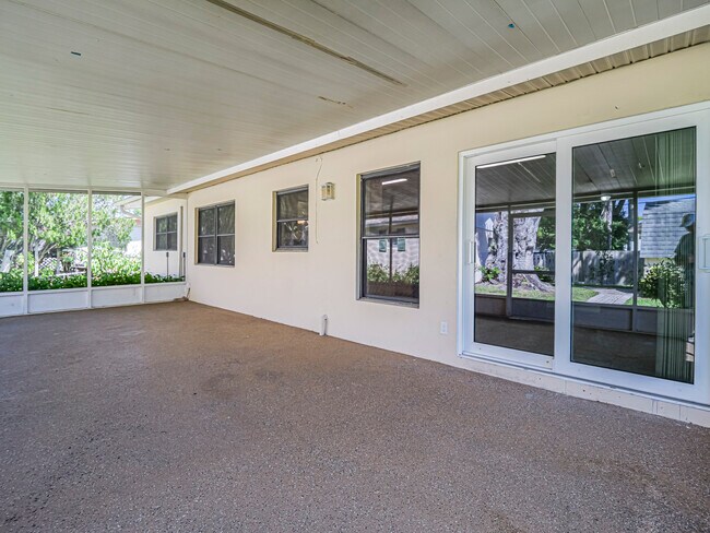 Building Photo - 855 28th Ave