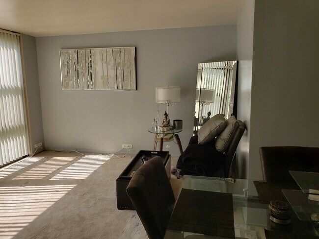 living room - 2605 S Indiana Ave