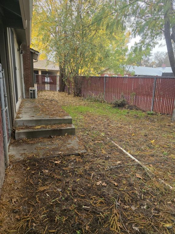 Building Photo - 1411 SW G St