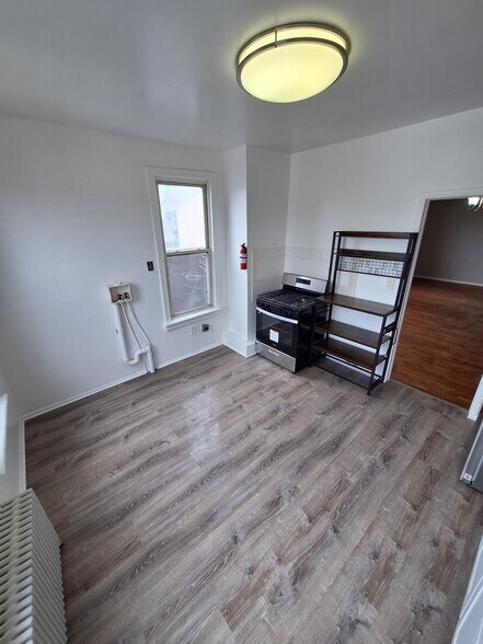 Building Photo - 98 Main St