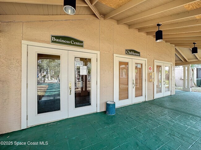 Building Photo - 7667 N Wickham Rd