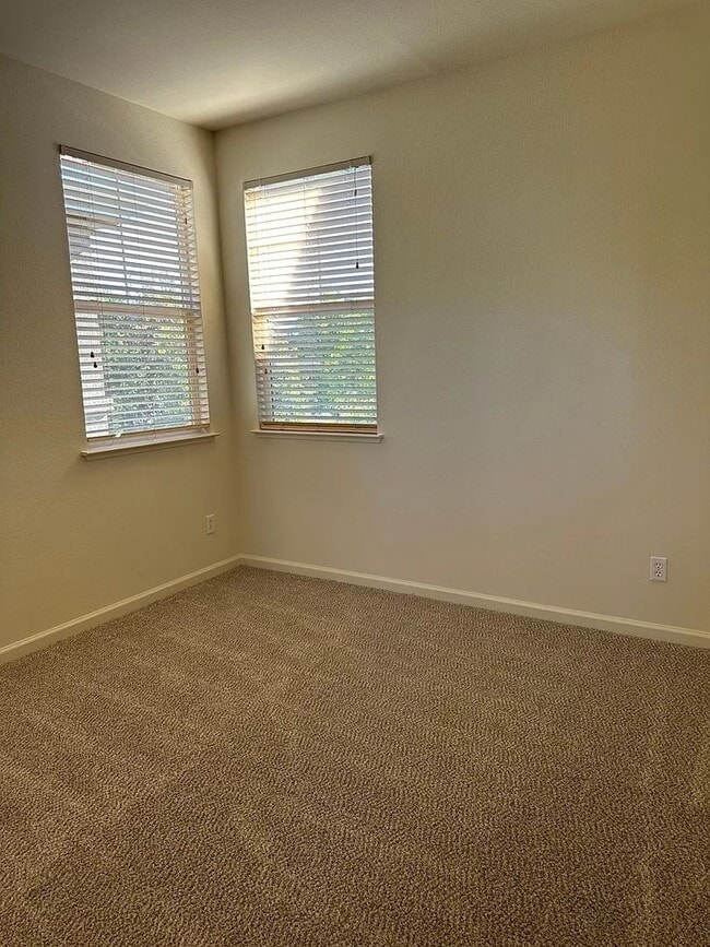 Building Photo - 3BR/2.5BA Oak Commons Home w/ Backyard & Community Pool & Park
