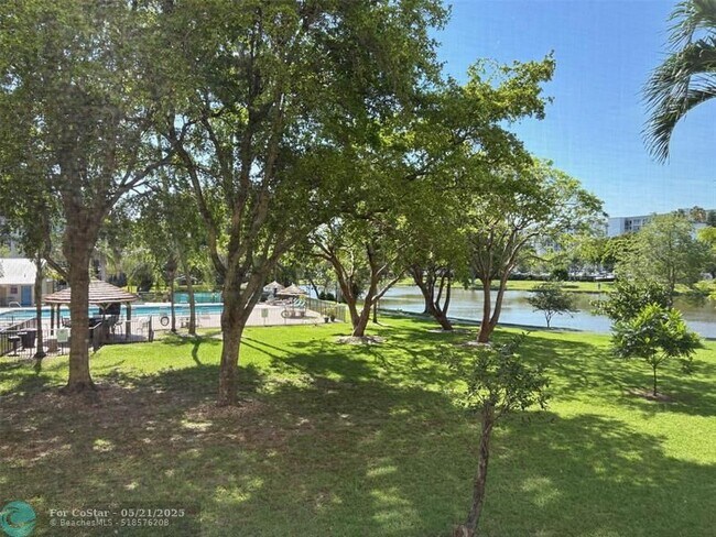 Building Photo - 2112 S Cypress Bend Dr