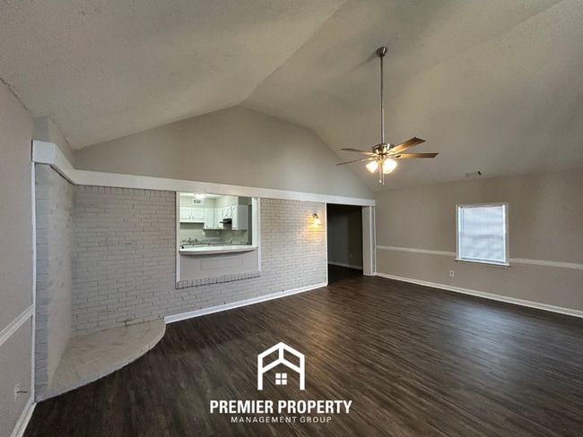 Building Photo - Newly Renovated 3BR/2BA Southaven Home with Hardwood Floors & Fenced Yard