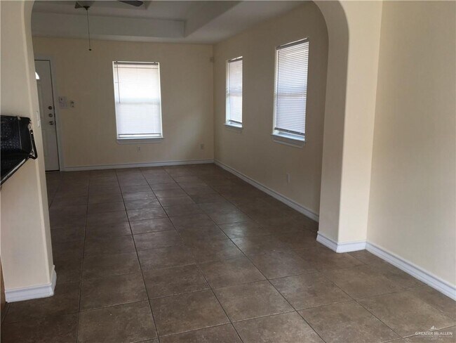 Building Photo - 14 Park Pl