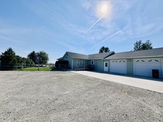 Building Photo - 3675 Juniper Dr