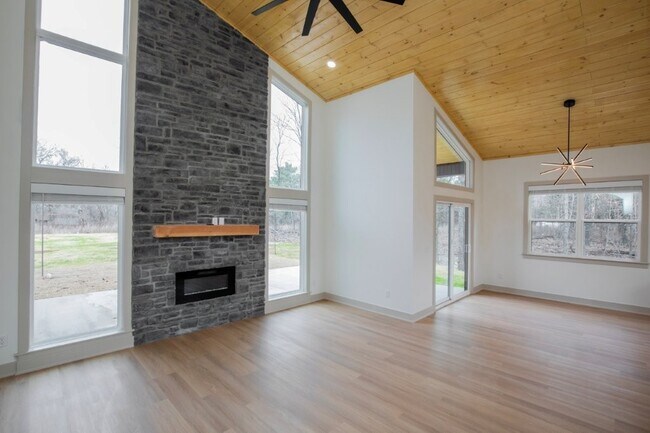 Building Photo - 4 Romine Pl