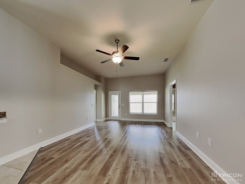 Building Photo - 387 Buchannan Dr