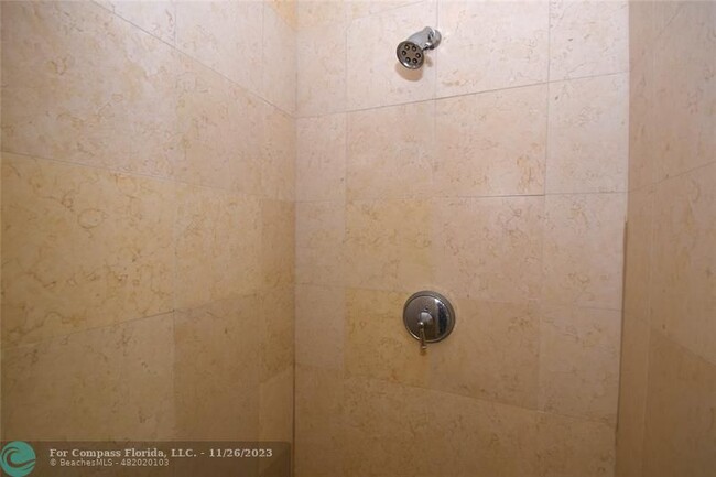 Building Photo - 20000 E Country Club Dr