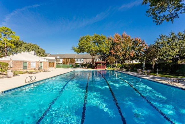 Building Photo - 10318 Briar Forest Dr